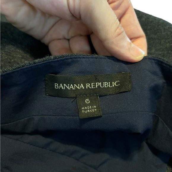 Banana Republic Women's Size 6 Mini Pencil Skirt Wool Blend with Accent Buttons - Picture 5 of 5